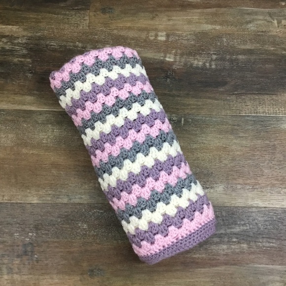 43 X 37 Handmade crochet 🧶 Baby Blanket. - Picture 2 of 4